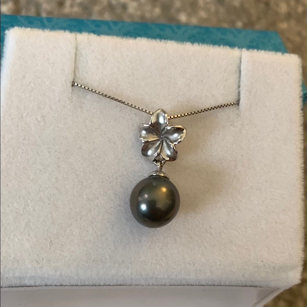 Maui Divers Jewelry - Plumeria Tahitian Black Pearl Pendant in White Gold